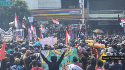 Bupati Pati Sudewo Dilempari Botol Saat Temui Massa, Permintaan Maaf Tak Meredakan Situasi