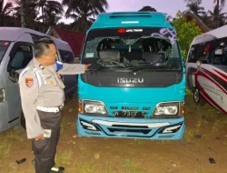 Wisatawan Asal Surabaya Diserang di Pantai Wediawu Malang, 6 Mobil Rusak dan 6 Orang Luka-Luka