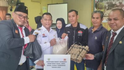 Pemkab Sanggau Salurkan Bansos ke Ketua RT dan Kader Posyandu