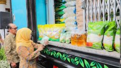 Truk EPIK Pemprov Jatim yang diberangkatkan untuk mengontrol inflasi daerah Jatim.