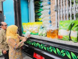 Jinakkan Harga Pangan, Khofifah Lepas Truk “EPIK Mobile” ke 15 Daerah di Jawa Timur