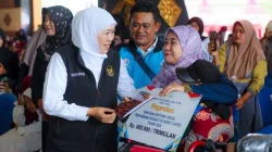 Pemprov Jatim Salurkan Bansos Rp8,35 Miliar di Tuban, Fokus pada Kelompok Rentan dan Modal Usaha