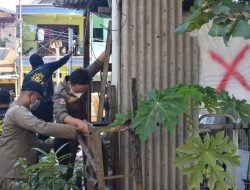 Amankan Aset Daerah, Pemkot Surabaya Tertibkan 5 Bangunan Liar di Jetis Kulon untuk Perluasan TPS