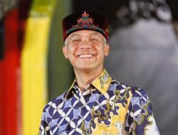 Ganjar Minta Parpol Perkuat Kedekatan Rakyat Lewat Riset Disertasi Pangi Syarwi