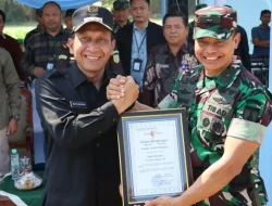 Sinergi Hadirkan Kesejahteraan Warga, Bupati Bojonegoro dan Kodam V/Brawijaya Resmi Tutup TMMD ke-129